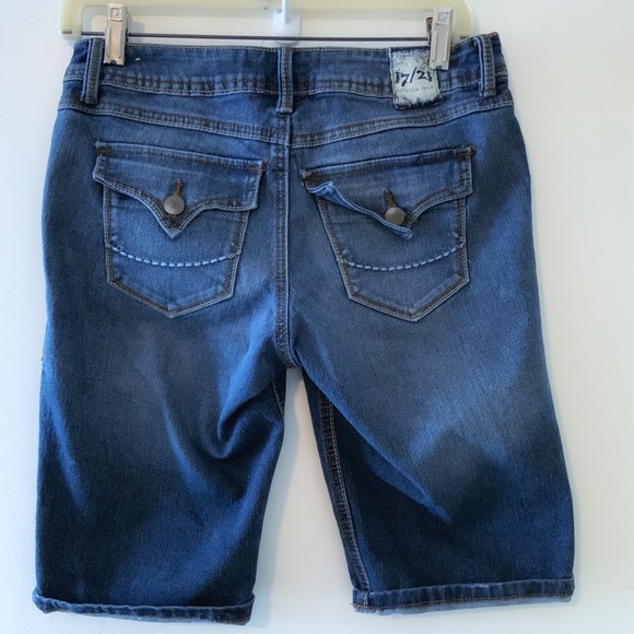 17/21 Jean Shorts Size 4 - Picture 5 of 7